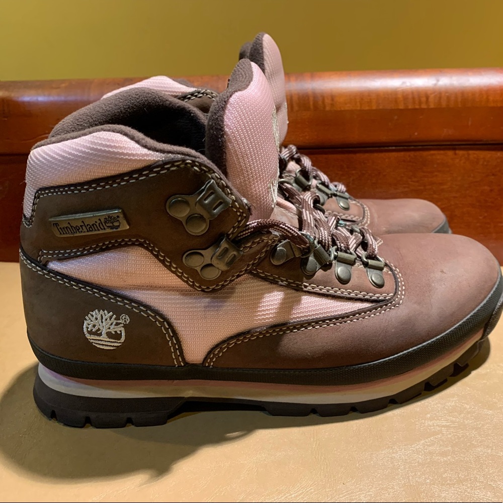 Timberland womens  boots. Slight markings on the back of the right shoe